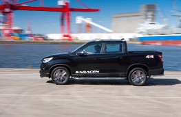 SsangYong Musso, side action